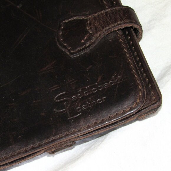 Saddleback Leather Dark Brown Coffee Color IPAD Tablet Case 8" x 10" Distressed - Picture 4 of 7